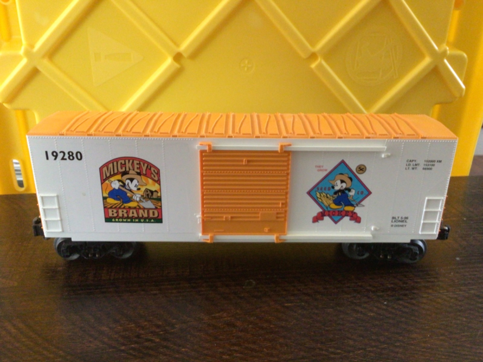 LIONEL DISNEY 1991-1996 MICKEY MOUSE EXPRESS 10 PIECE O/027-GAUGE TRAIN SET C-8