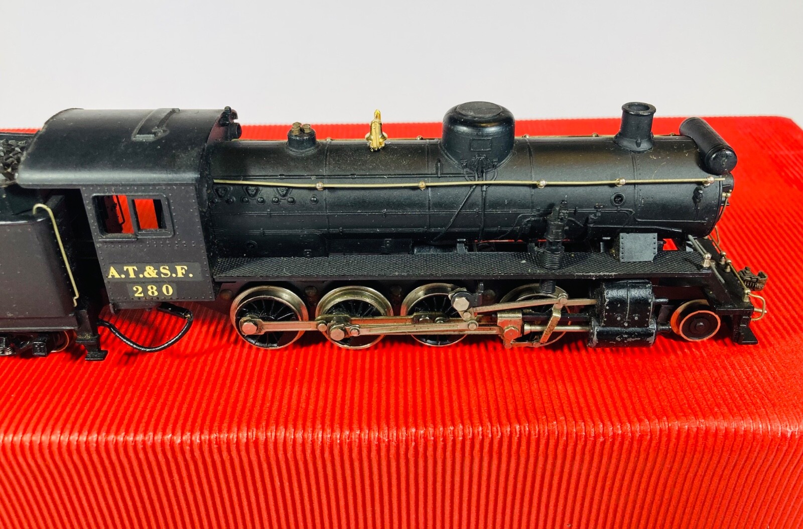 Rivarossi HO L280/R Steam Locomotive with Tender – 2-8-0 – Early Model 1952
