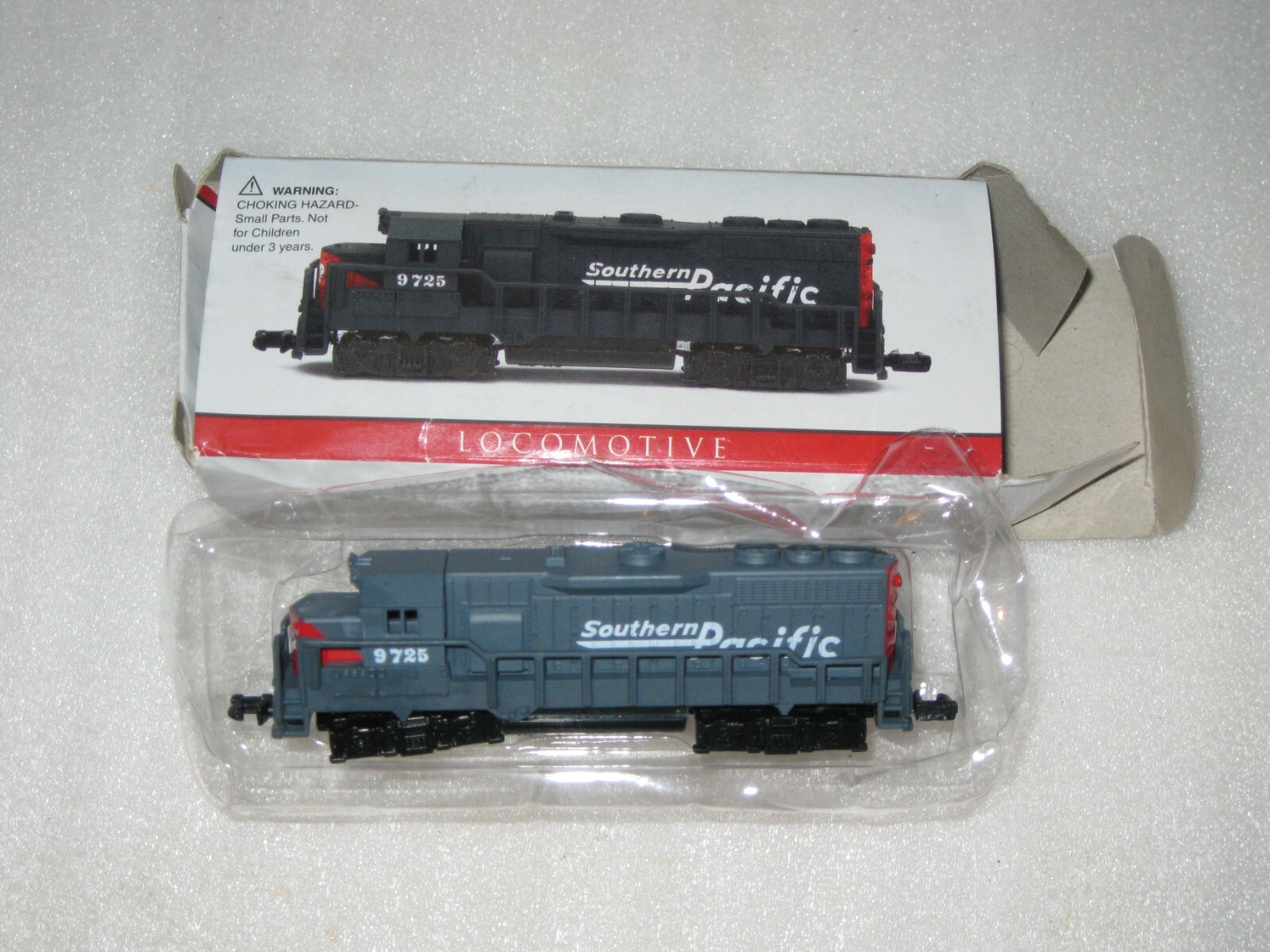 Southern Pacific Locomotive # 9725 Model Train No 418 High Speed, N Scale