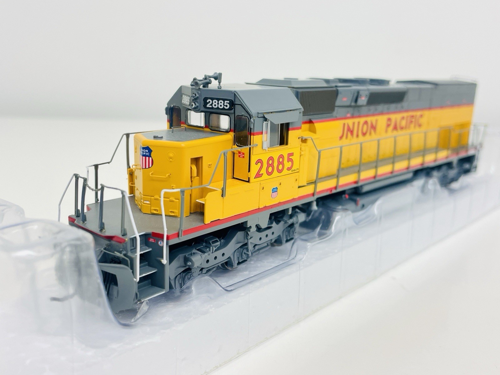 Athearn HO Union Pacific SD40T-2 Diesel w/ PTC Cabinet #2885 DCC No Sound 95138