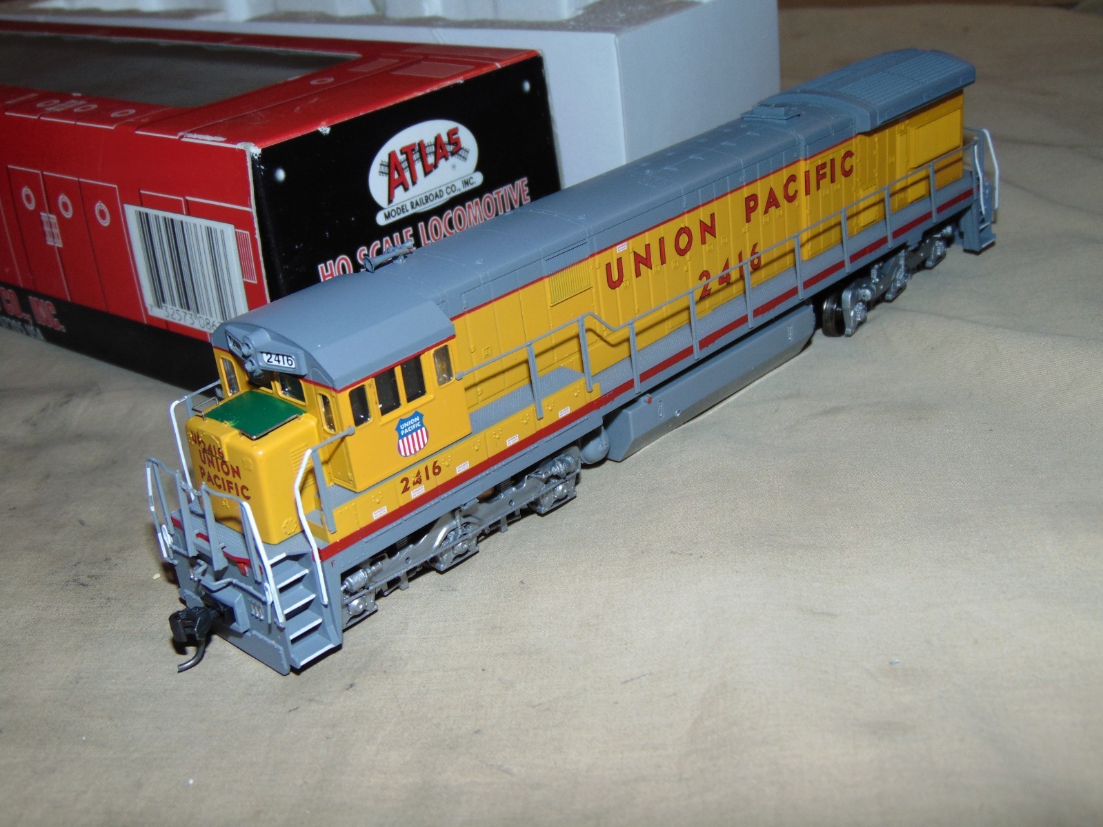 ATLAS HO 8632 UNION PACIFIC C30-7 DIESEL WITH DCC + BOX