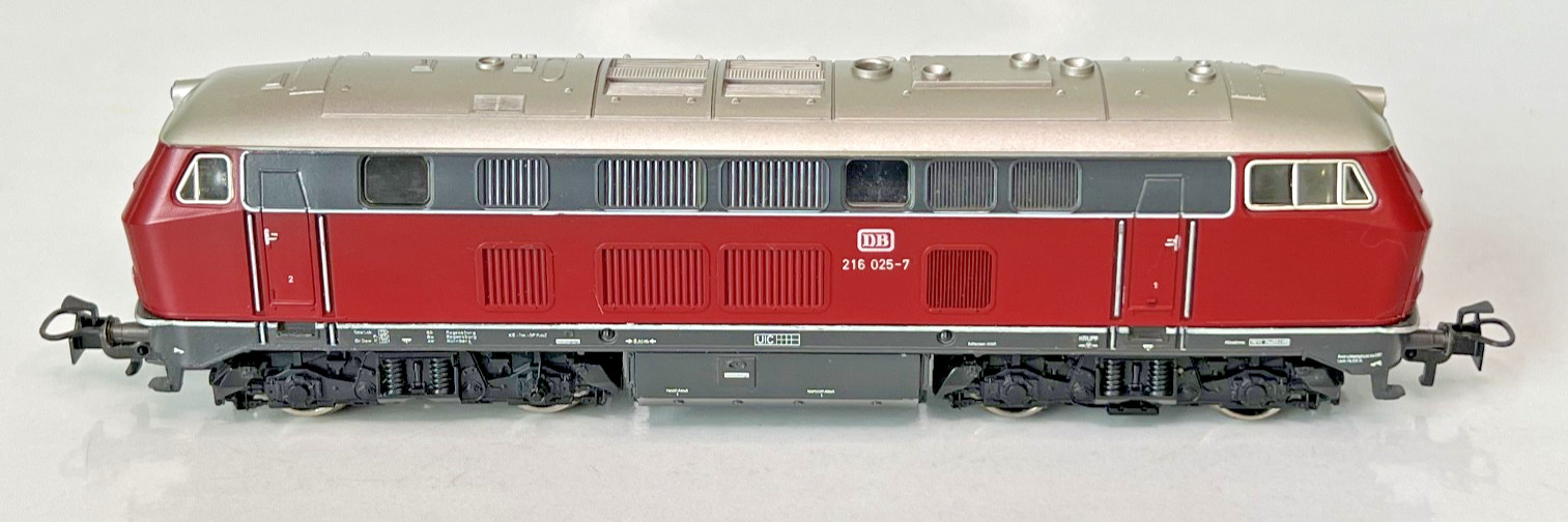 Märklin H0 1:87 Scale No. 3075 Deutsche Bahn DB 216 Diesel Locomotive