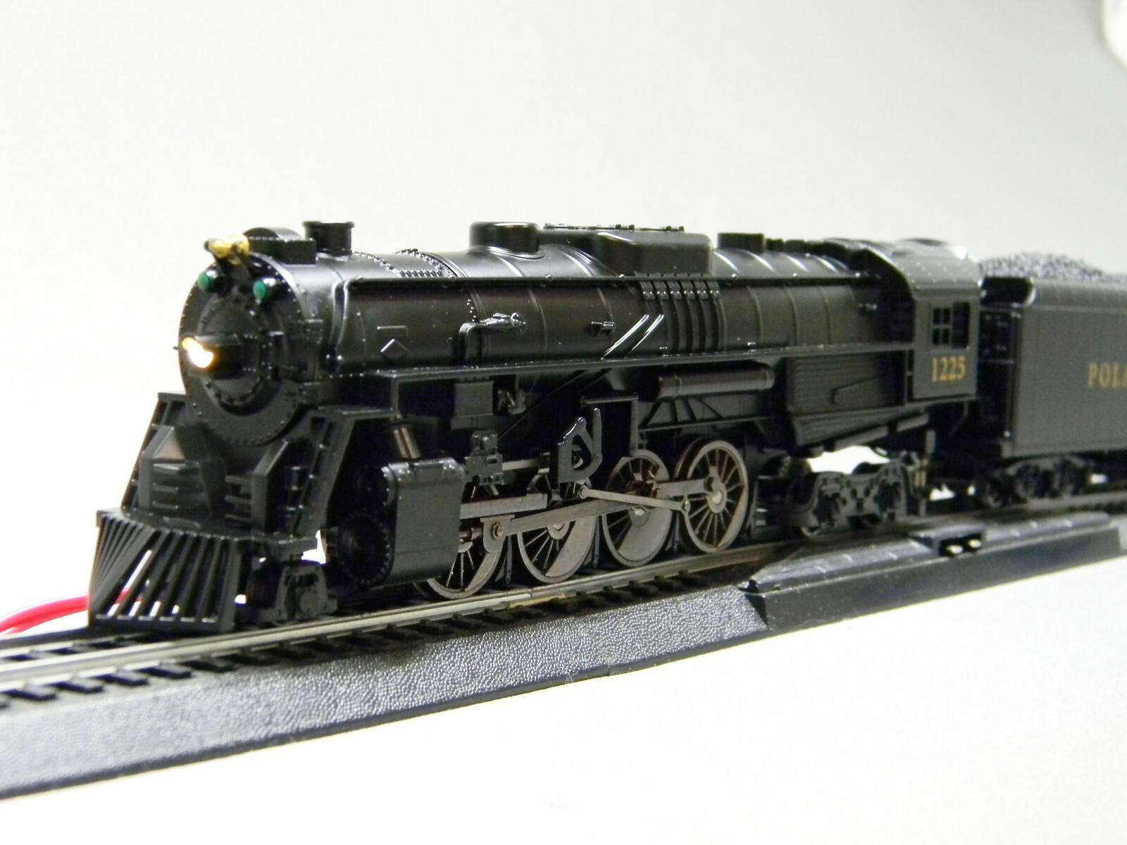 LIONEL HO SCALE POLAR EXPRESS 2-8-4 REMOTE ENGINE & TENDER bluetooth 871811010-E