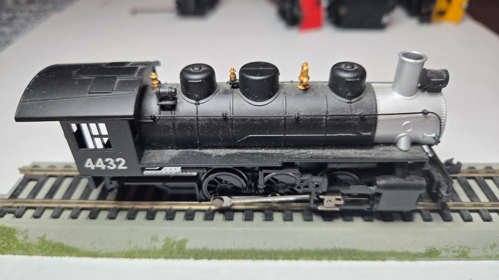 HO Bachmann #4432 0-6-0 Steam Loco-w/Light,Tender, & Cars-DC-Runs Good