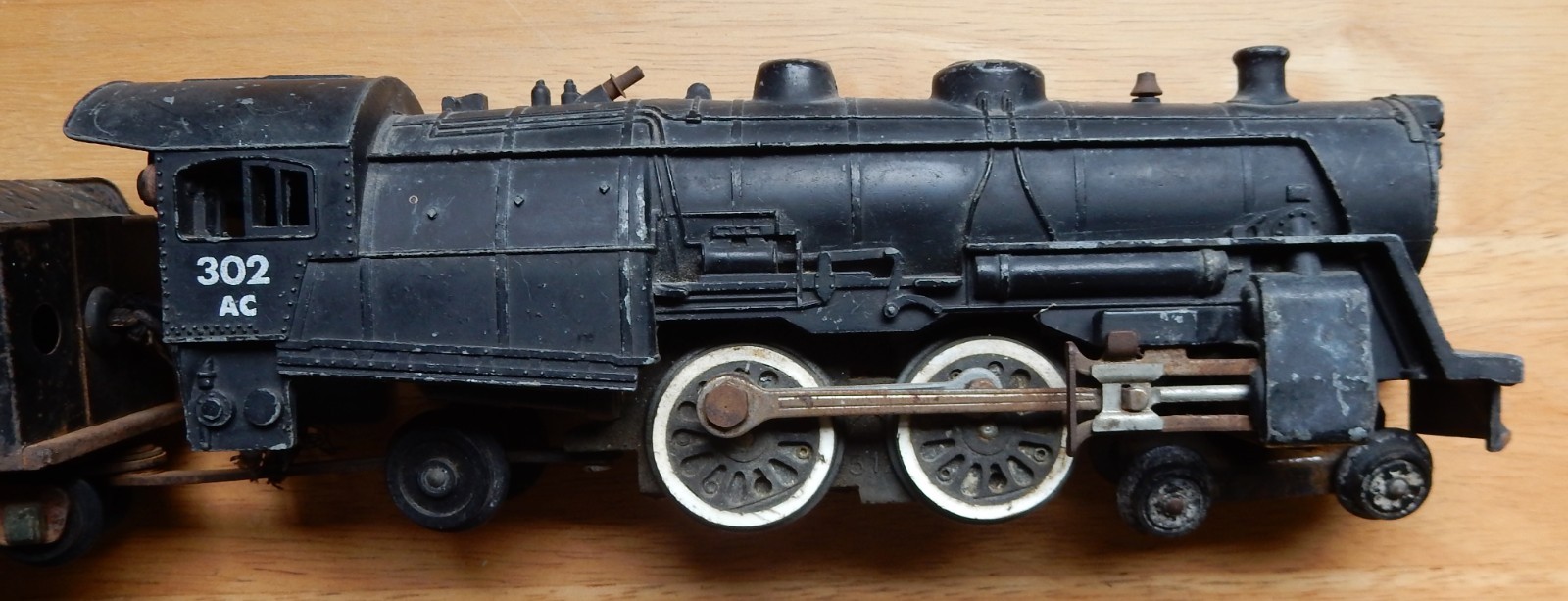 Vintage Am. Flyer 302 AC Steam Locomotive and Tender – Untested, For Parts
