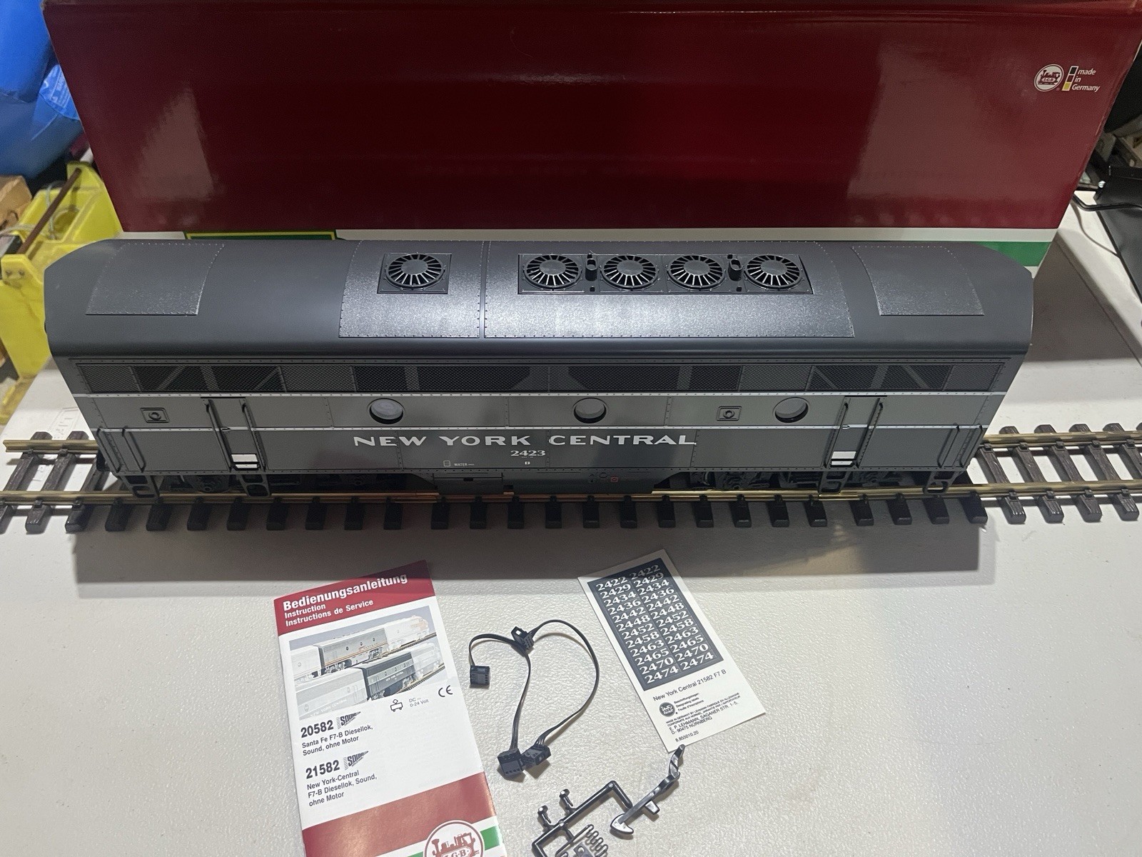 LGB 21582 G Scale NYC F7 B Unit Non-Powered Diesel Locomotive with Sound #2423