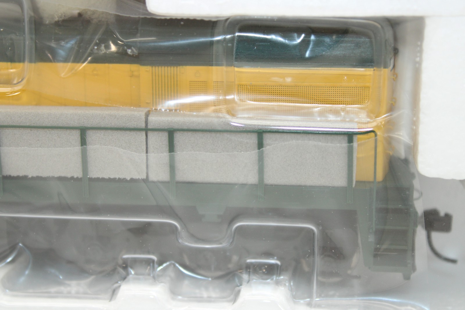 Atlas Silver HO Scale C&NW Chicago North Western GE U30C Locomotive #932 NOS