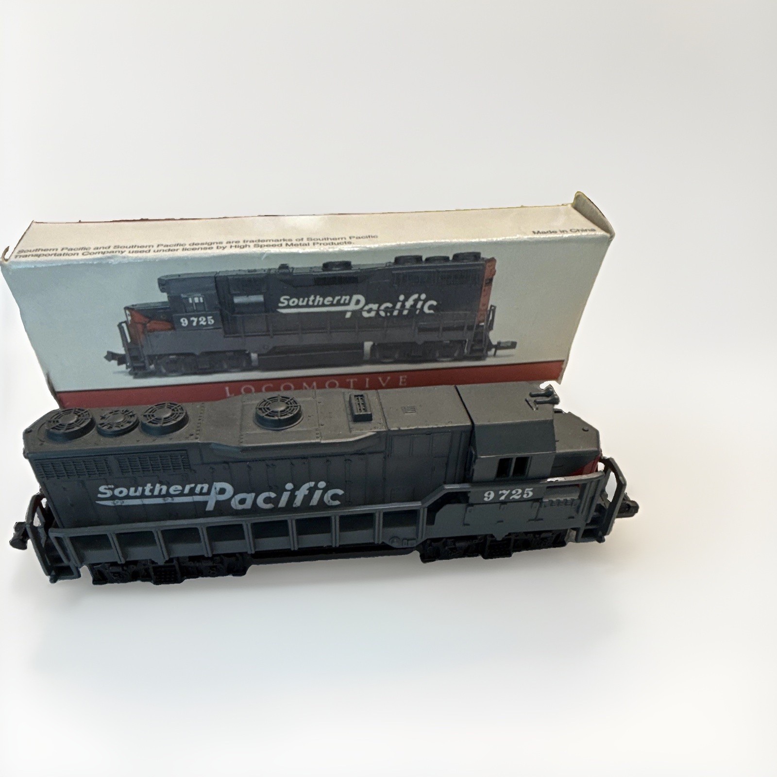 VNT Southern Pacific Locomotive #9725 N Scale Dummy Engine (High Speed No. 418)