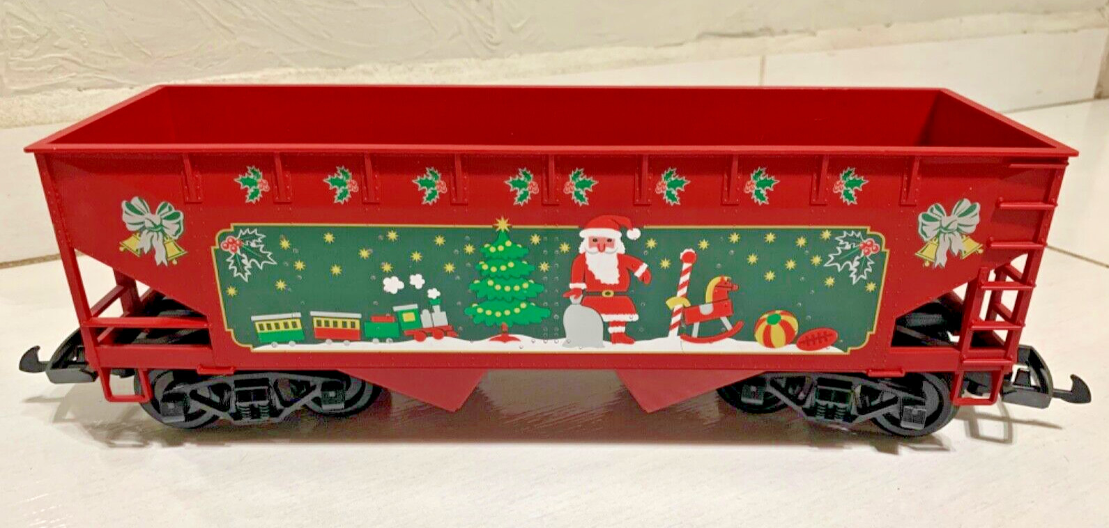 PYKO 38105 G scale 4 axle Christmas caboose