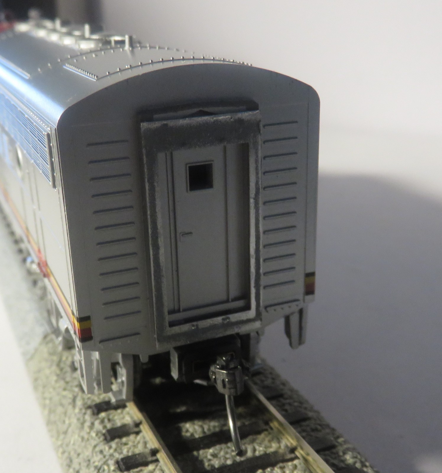 Stewart/Kato HO ATSF Warbonnet F7A DC/DCC, Directional LED Light, Kadee Couplers