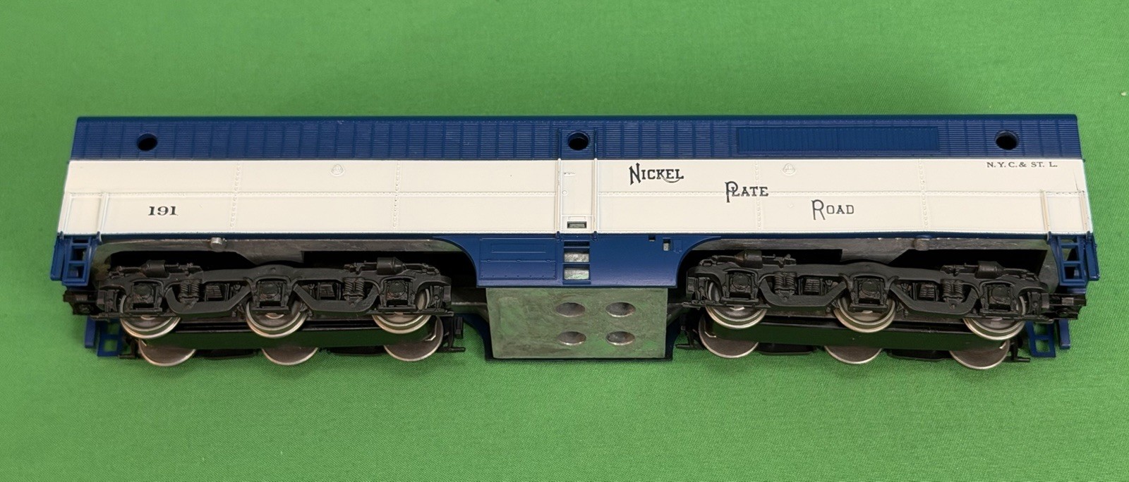 Athearn #3350 HO Nickel Plate Road PB-1 Diesel Locomotive-Powered-New Old Stock