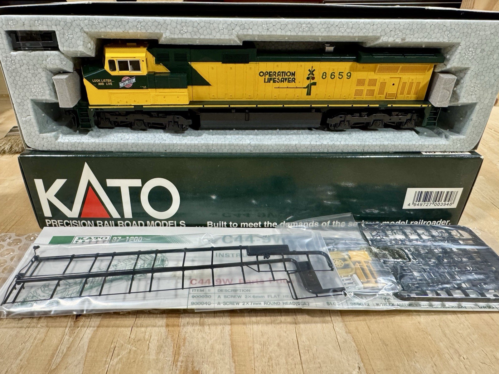 KATO 37-1310 HO GE C44-9W Dash 9 CNW Operation Life Saver #8659 New DCC Ready