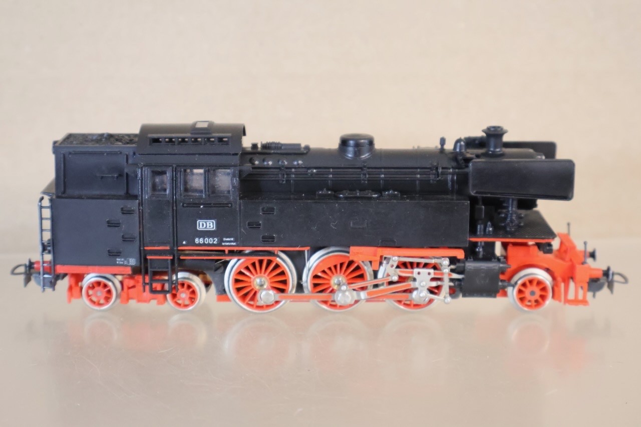 PIKO VEB 5/6301 DB 2-6-4 CLASS BR 66 002 TANK LOCOMOTIVE BOXED op