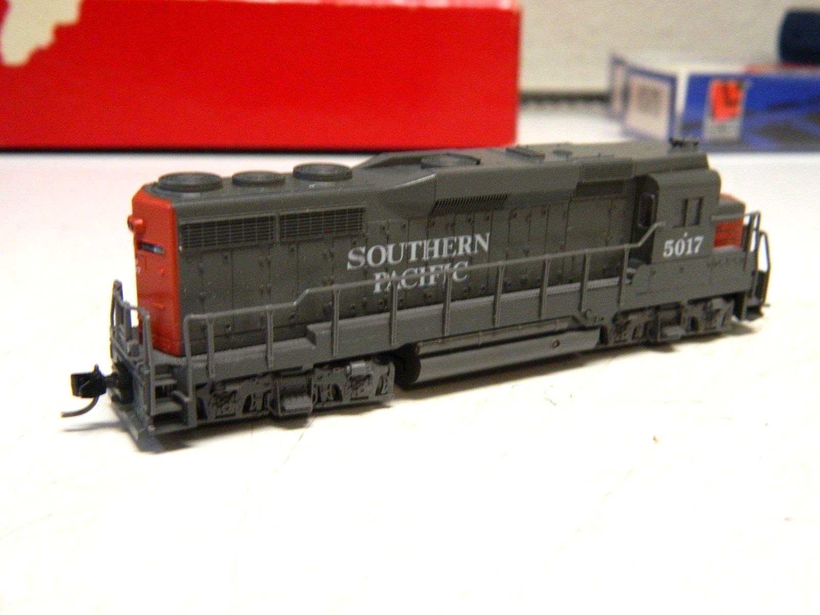 N,Kato,SP GP-30#5017,runs good,exc. Std DC,lts,Kato box(wrong label) as is.(HA)