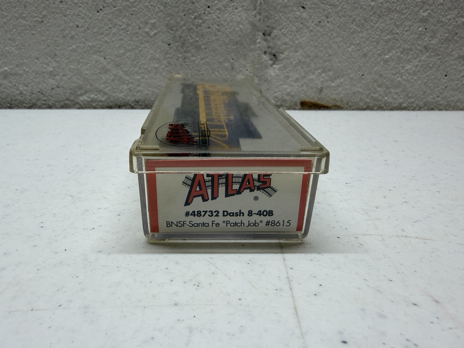 N Atlas 48732 BNSF Santa Fe “Patch Job” GE Dash 8-40B Diesel #8615 – DCC Ready