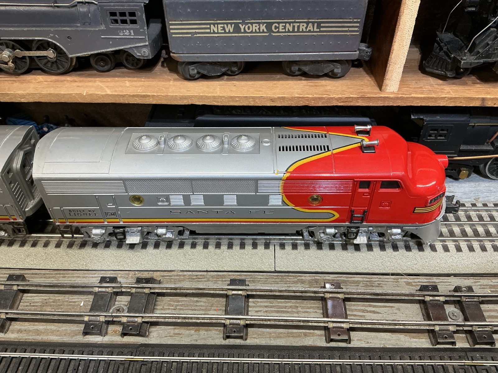 1950’s Lionel SANTA FE 2353 Diesel Locomotive & Dummy & B-Unit 3 Pieces O Gauge