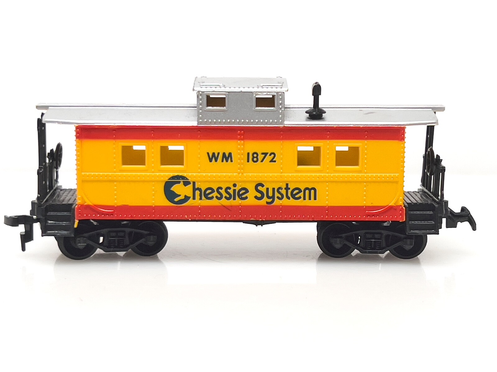 LIFE-LIKE HO Scale CHESSIE SYSTEM WM 1872 Caboose
