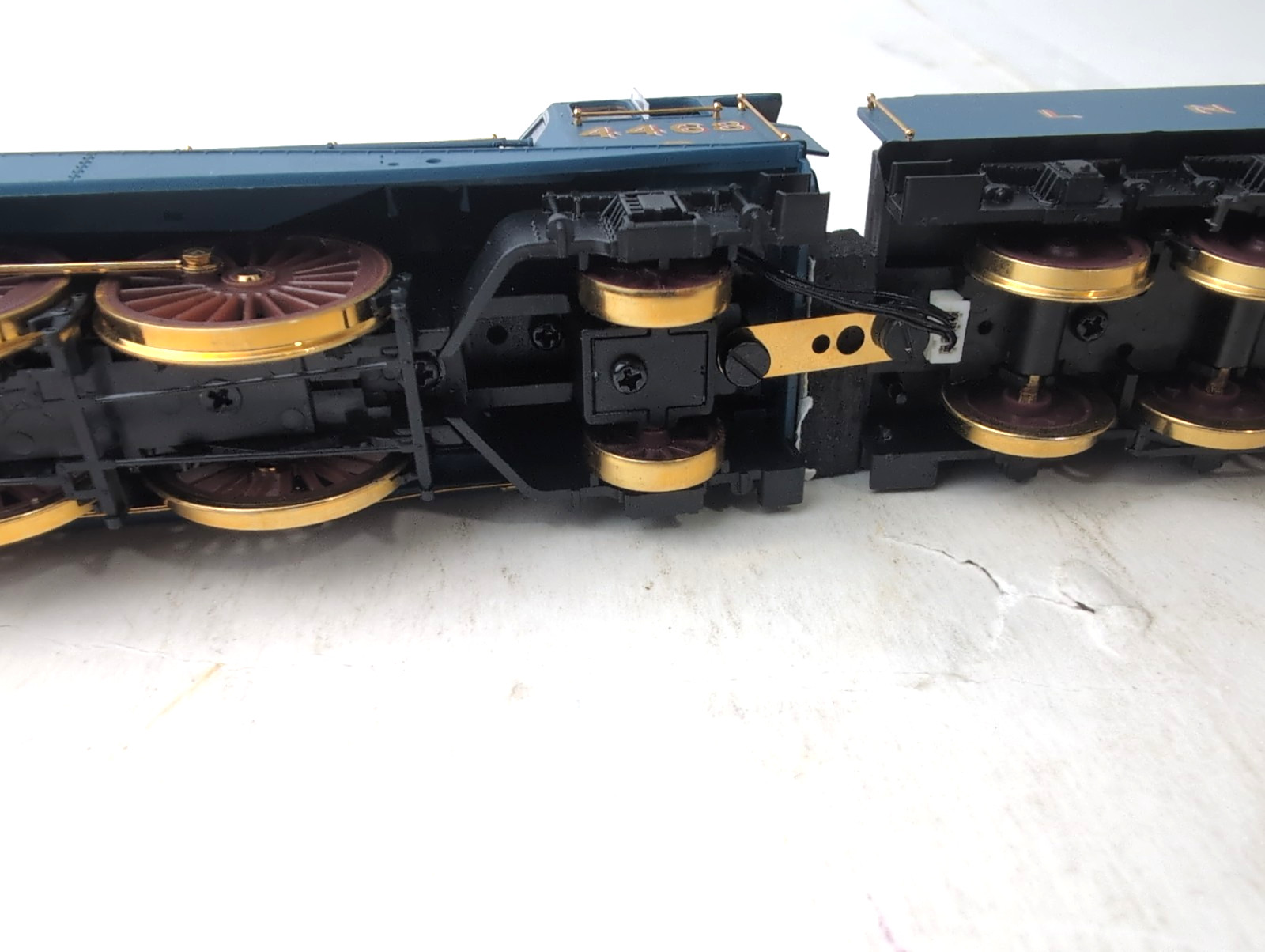 HORNBY – LNER 4-6-2 Class A4 Mallard “80th Anniversary” Limited Ed 18k Gold – OO