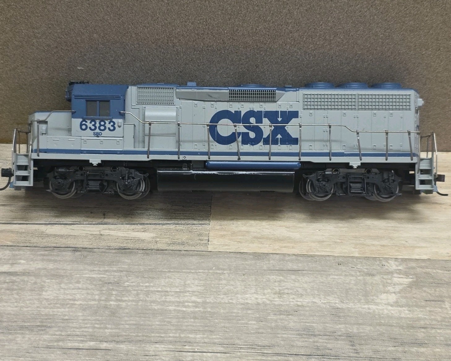 CSX Transportation 6383 HO Scale Diesel Locomotive C-C Gray Blue Painted Model