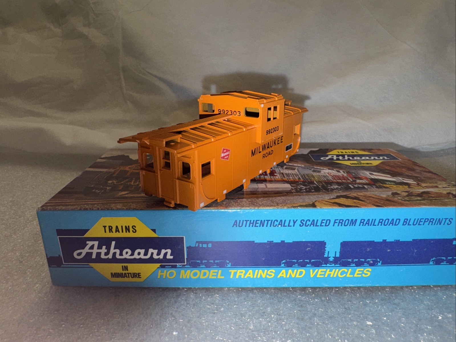 Athearn 5378 Milwaukee 992303 Wide View Caboose