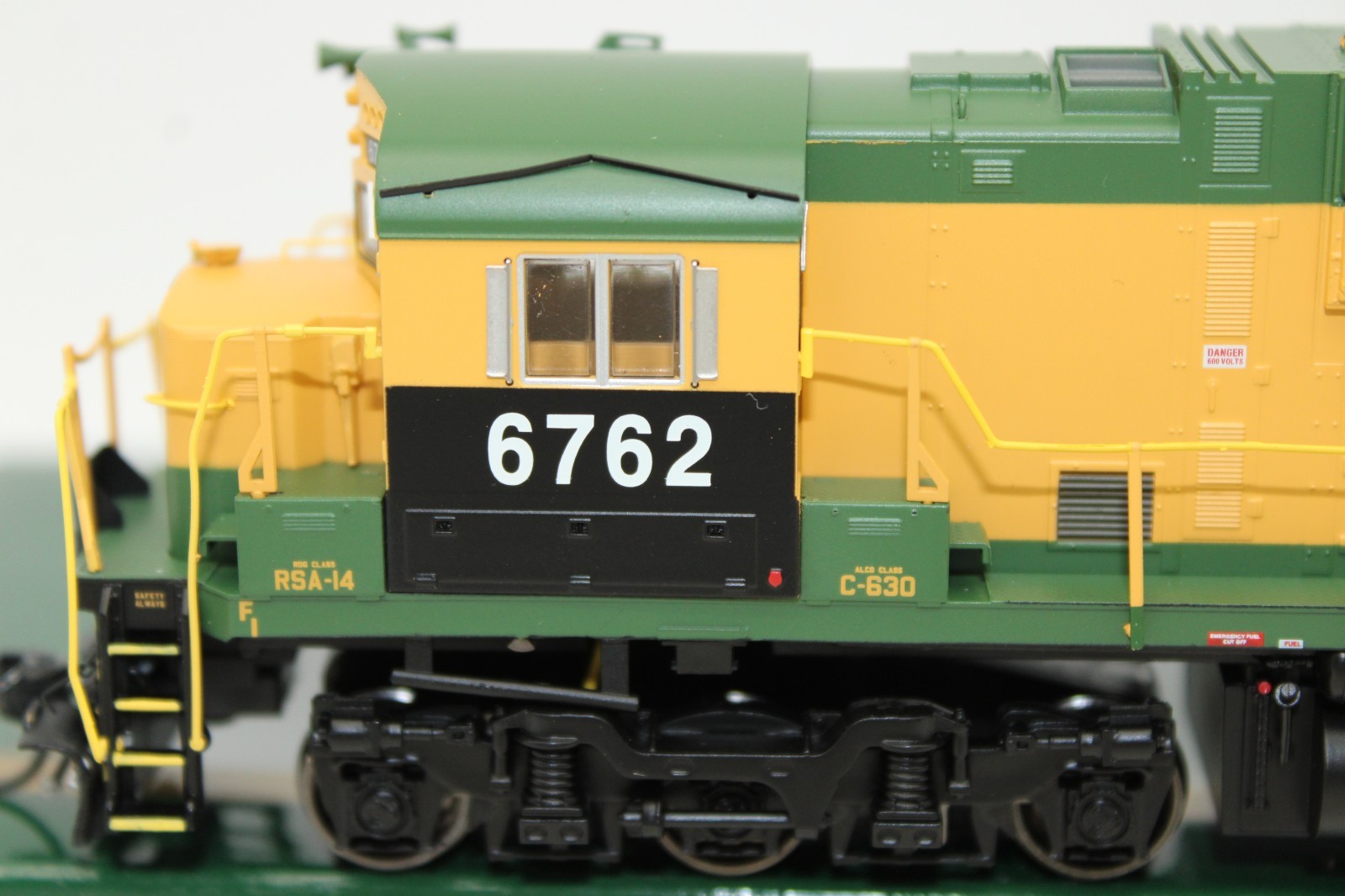 Bowser HO Conrail Reading Patch Alco C630 Diesel Locomotive #6762 DCC Ready LED