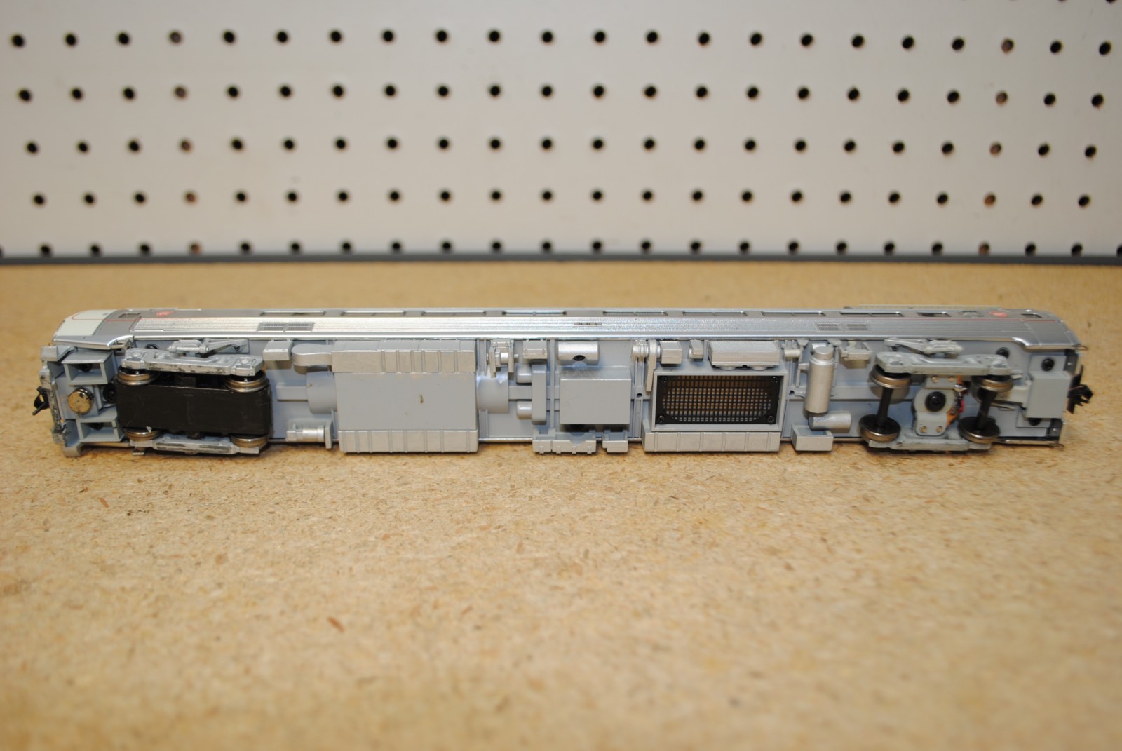 Walthers Proto 920-13823 Pennsylvania #881 Budd Metroliner EMU Parlor Car HO