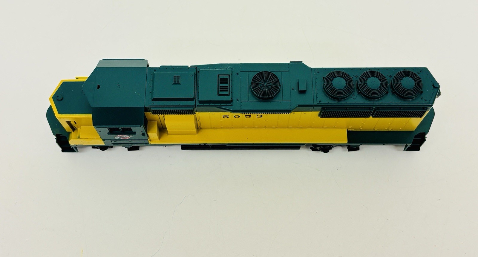 Athearn HO CNW GP50 Dummy Non-Powered Diesel Locomotive 4678 New