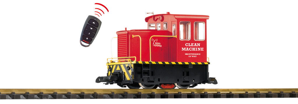 PIKO G 38506 CLEAN MACHINE R/C GE 25-TON TRACK CLEANING LOCOMOTIVE (G-SCALE)