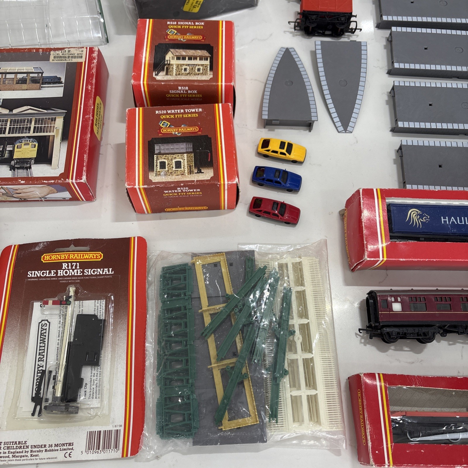Huge lot of hornby railways Miniatures, Trains, Tracks, Quick Fits 31 Piece Set