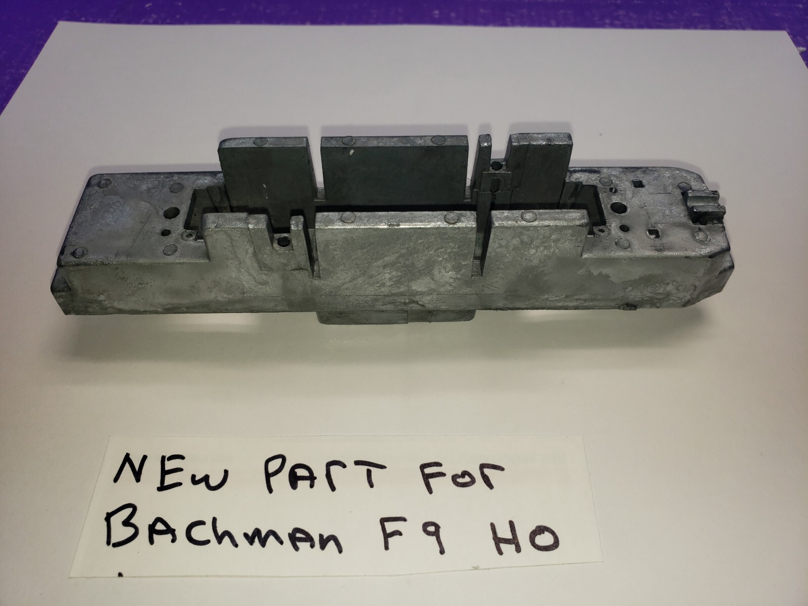 DIECAST CHASSIS UNDERFRAM BACHMANN HO 61502 EMD F9 DIESEL LOCOMOTIVE NEW PART