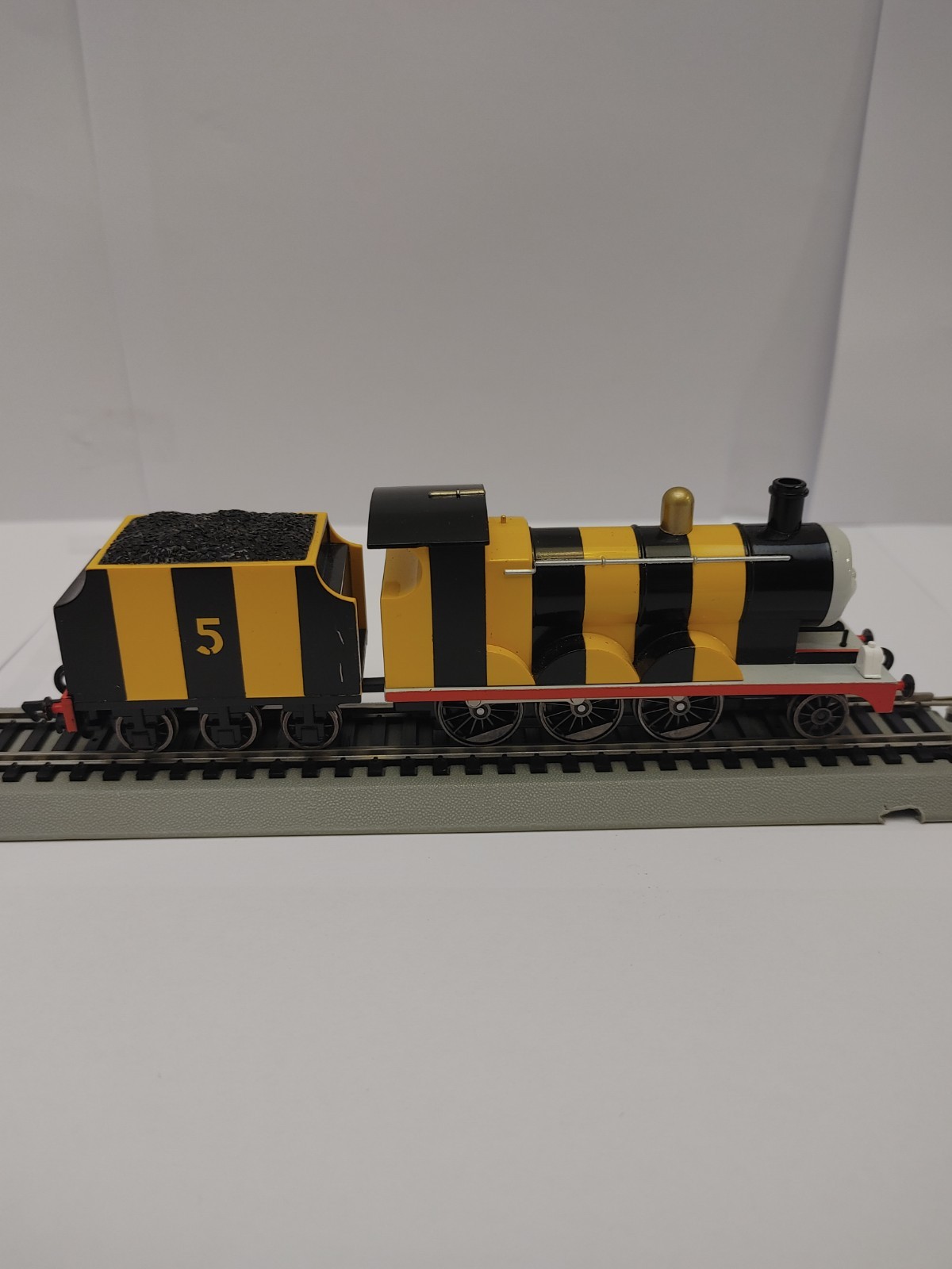 Bachmann 58821 Thomas & Friends Busy Bee James w/ Moving Eyes HO Scale