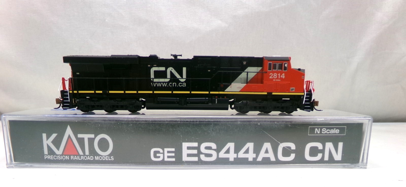 N scale Kato Canadian National ES44AC diesel engine in original box (lot N 91)