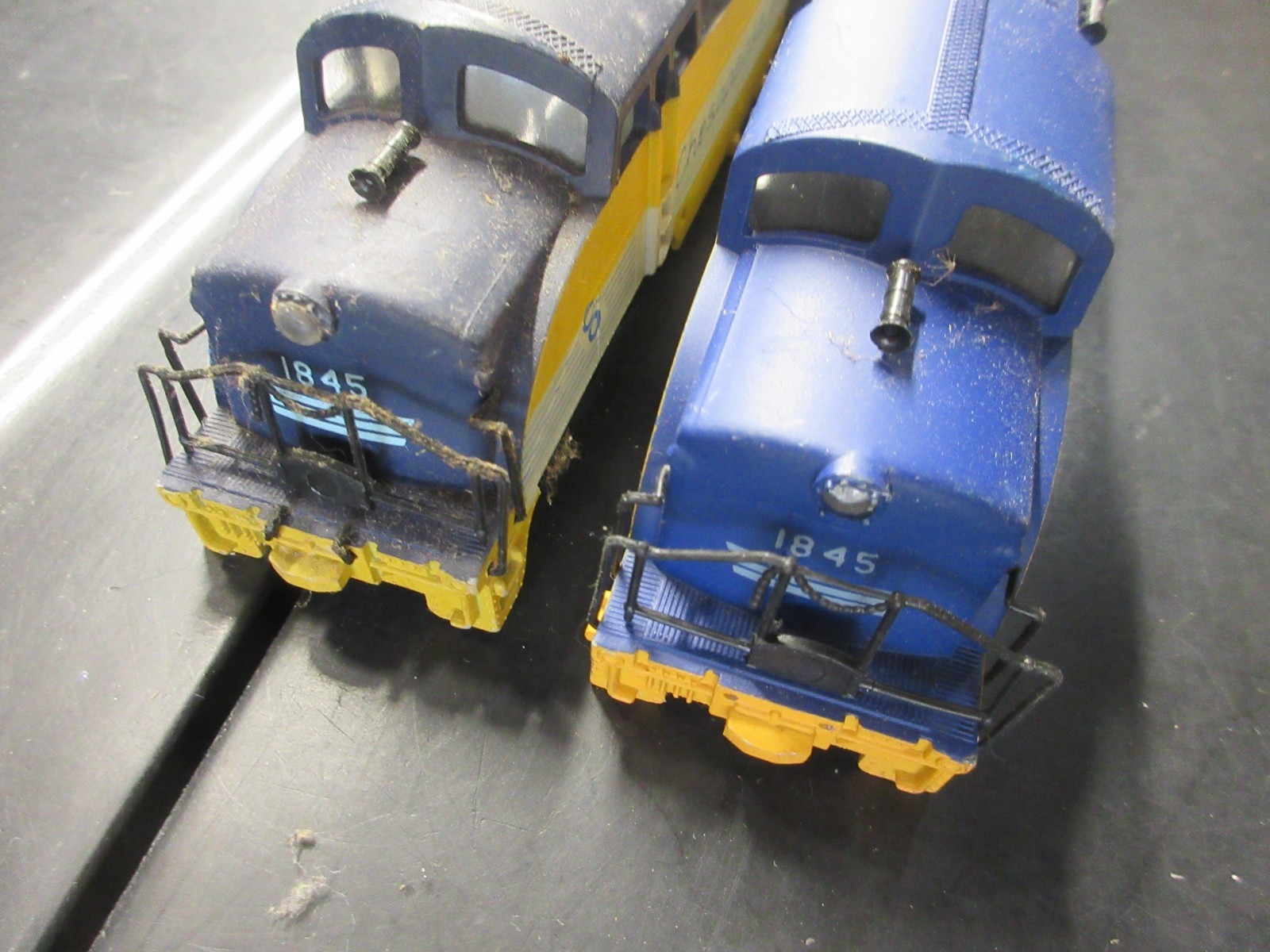 ho CHESAPEAKE & OHIO DIESEL LOCOMOTIVE SHELLS lot of 2 vintage LOT#40