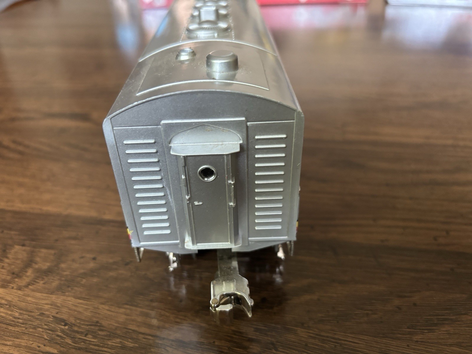 Menards F-3 Santa Fe War Bonnet #3945, Caboose & Beta 4.5 Remote – Dual Motor