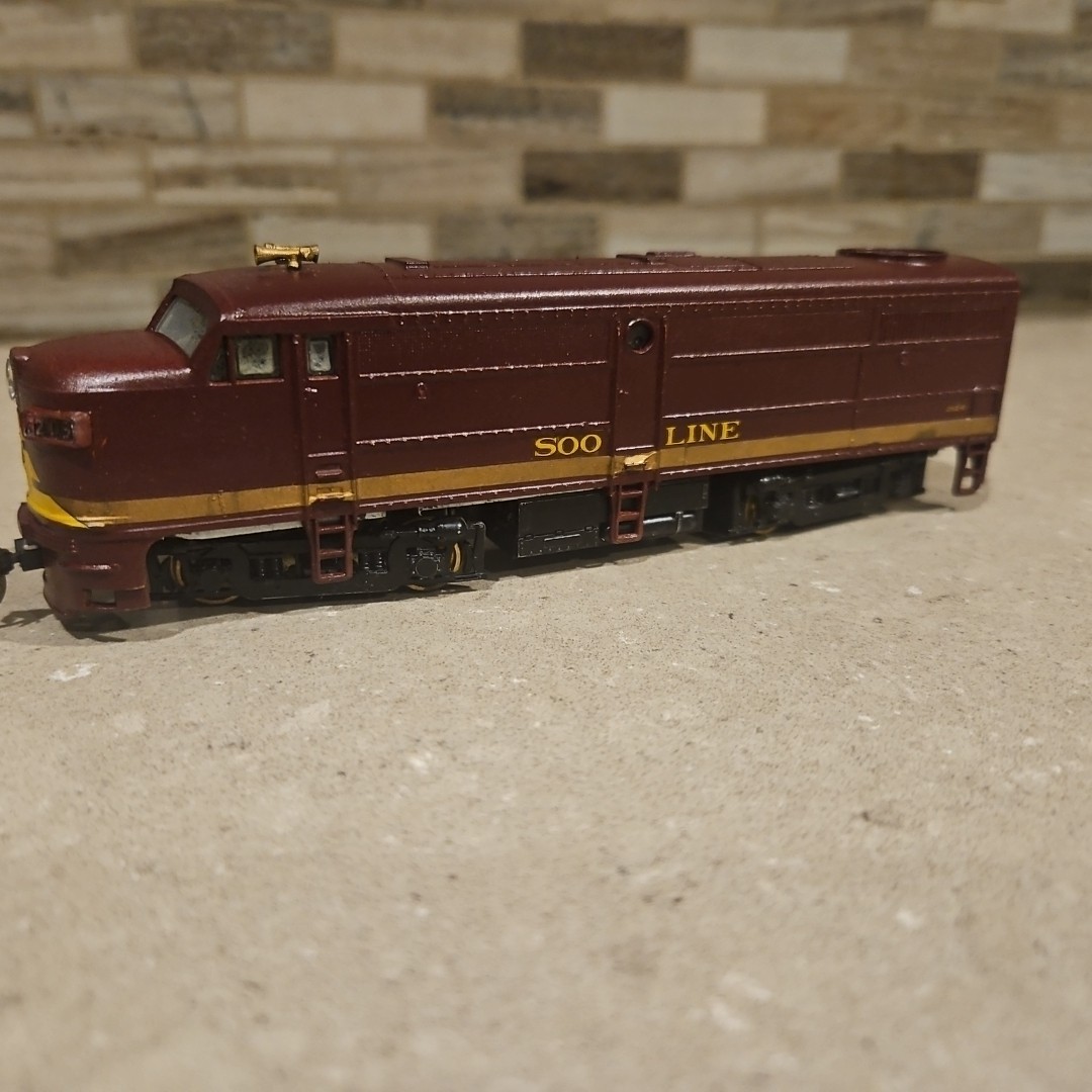 Train Miniature TM HO Custom Paint Soo Line Powered Alco FA-1 Locomotive (READ)