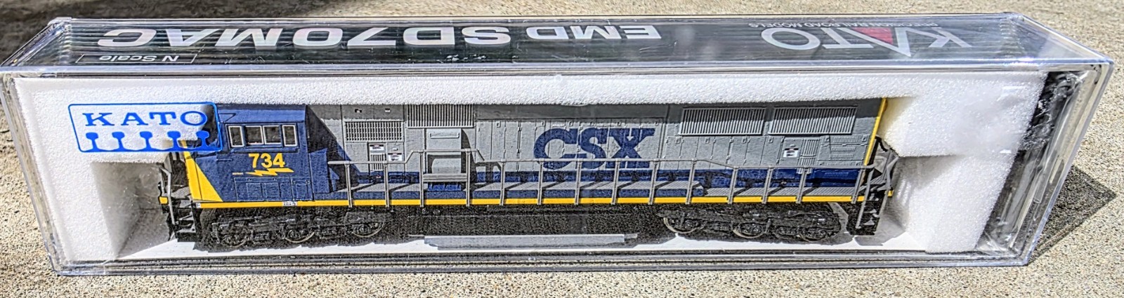 KATO N Scale EMD SD70MAC CSX Diesel Locomotive #734 DC ONLY