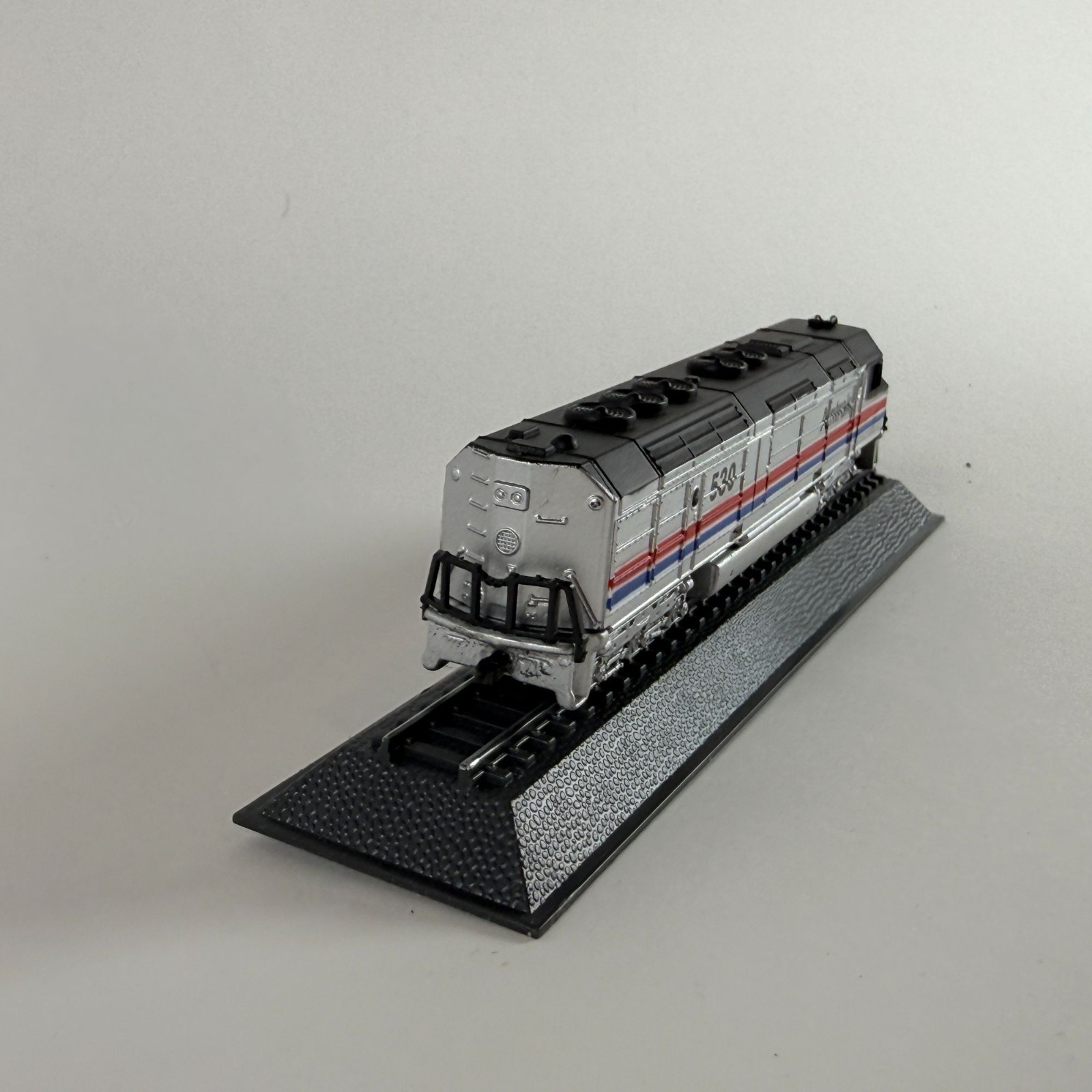 Amtrak 530 EMD FP45 N Scale Diecast Locomotive Model Silver/Black/Red/Blue