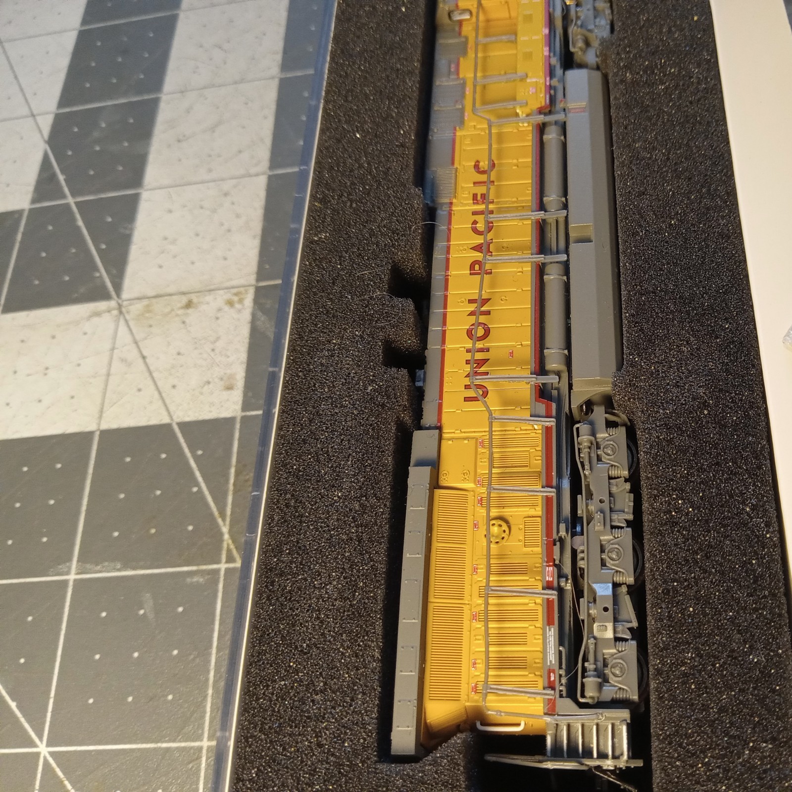 Paragon 3 Rolling Thunder 3753 UP #7562 GEvAC6000 Sound DCC N Scale