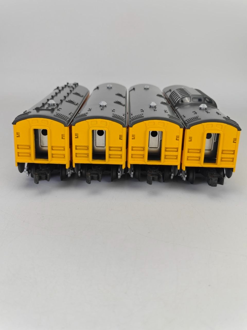 Williams Passenger Cars Union Pacific O Gauge 4-Car Set Box Lights