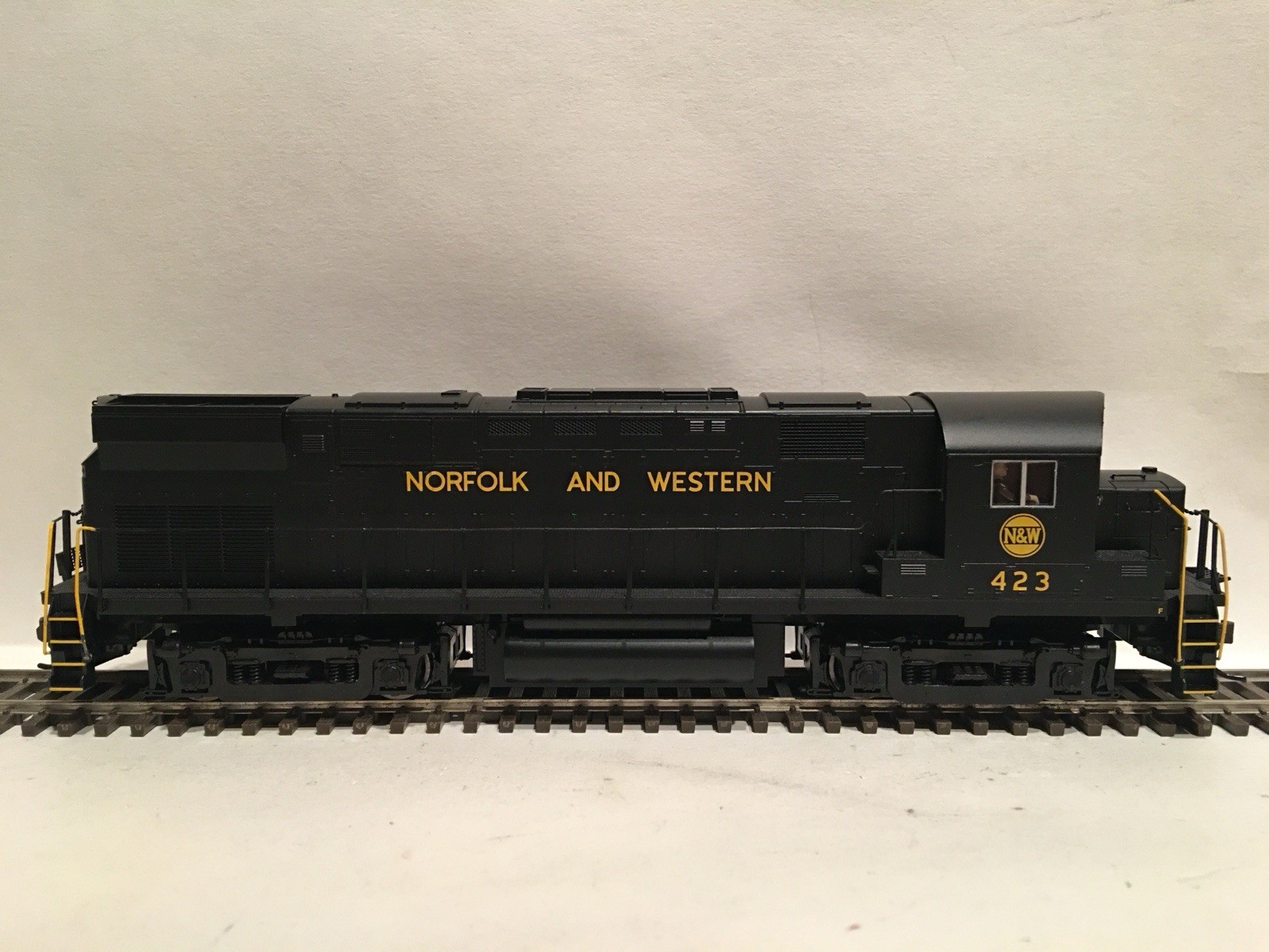 HO Atlas Classic Norfolk & Western ALCO C-424 Powered Diesel Locomotive N&W #423