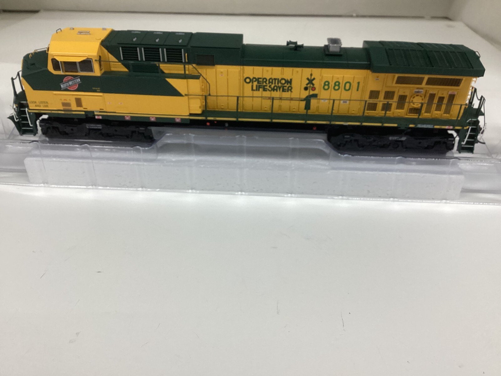 Athearn #G31547 HO scale “C&NW” AC 4400 DCC & SOUND READY Rd.#8801