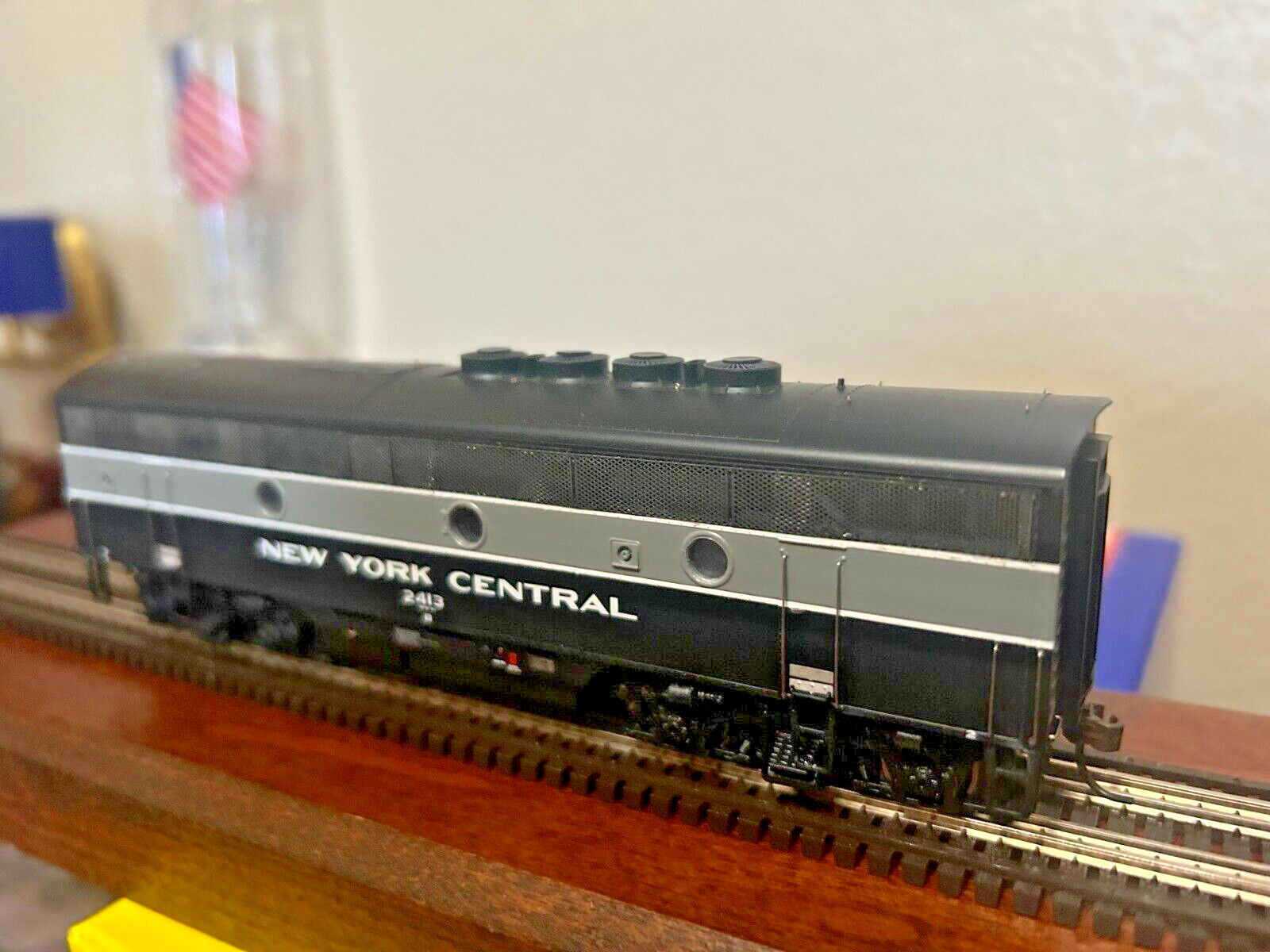 NEW YORK CENTRAL F3A&F3B LOCOS- DCC/SOUND – HO Scale -“GENESIS” NEW RTR OOP