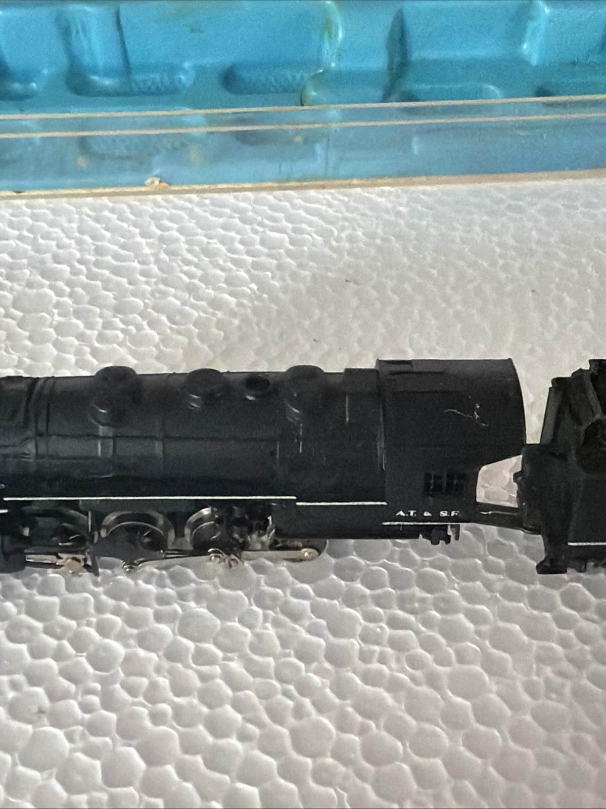 Atlas N Gauge 2111 – A.T. S.F. Locomotive & Tender 0-8-0