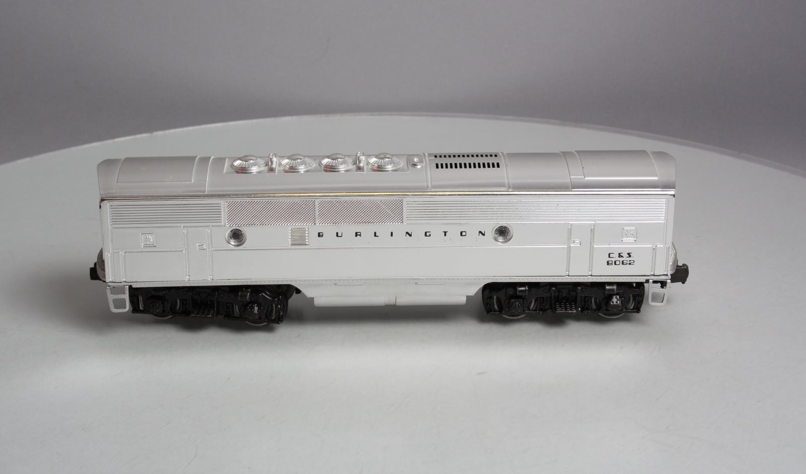 Lionel 6-8062 O Burlington F-3 B-Unit Chrome Non-Powered Diesel Locomotive #8062