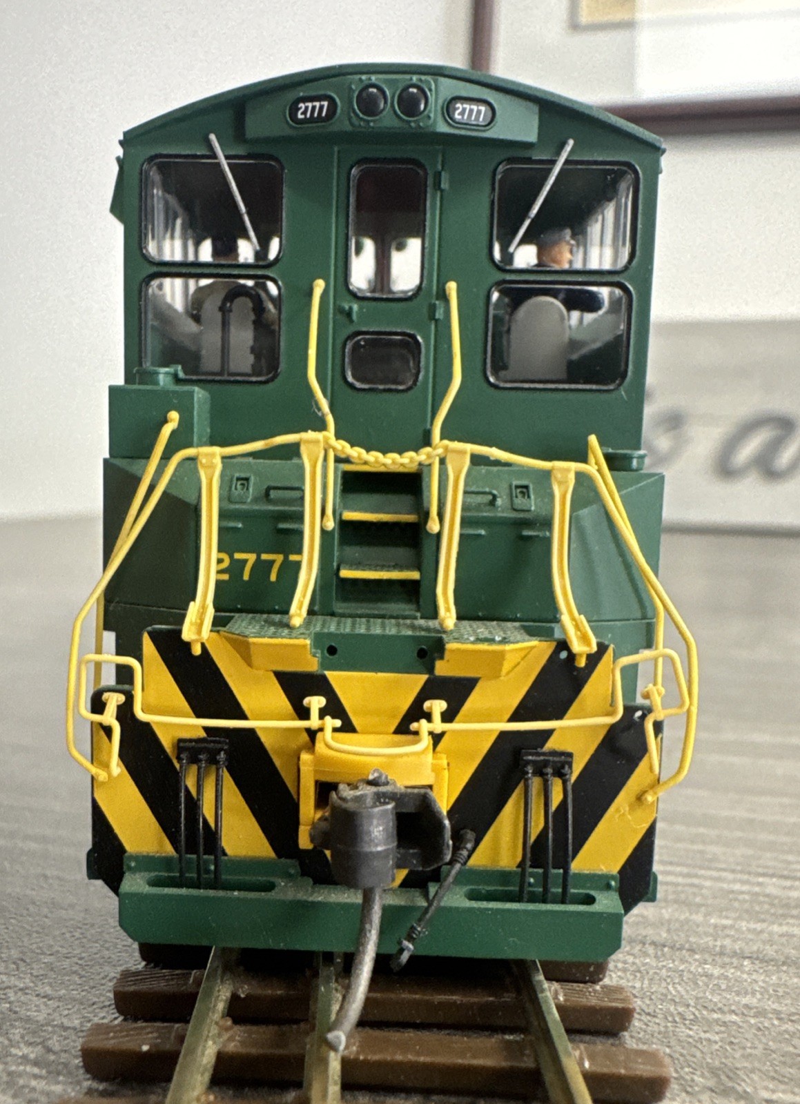 Atlas Master Series Gold HO #9425 Reading MP-15DC #2777 DOES NOT RUN/NEEDS TLC!