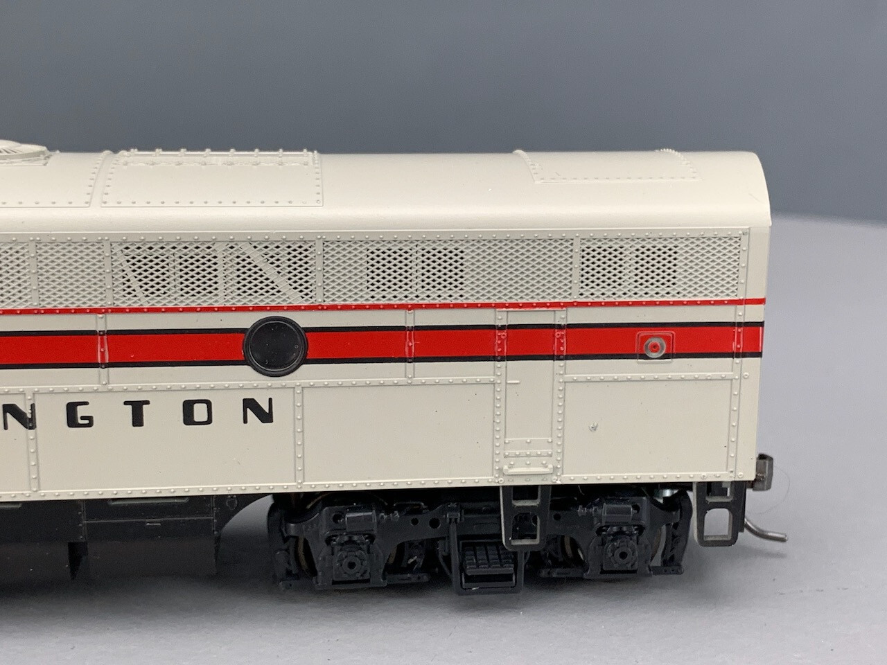 HO Stewart 8221 F3B PH II Locomotive CB&Q Low Fans Powered HO4106