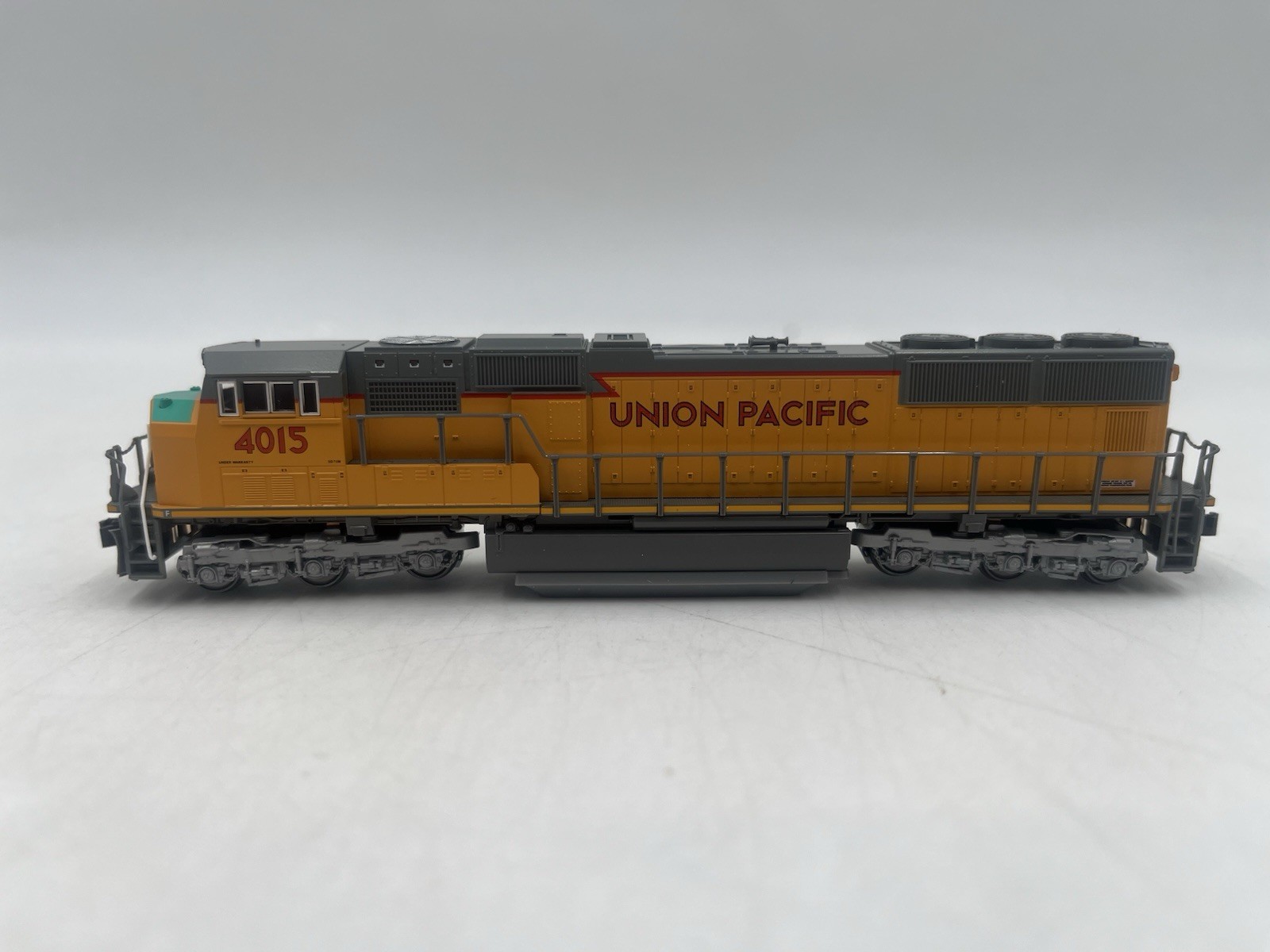 N Scale Kato 176-4015 Union Pacific SD70M Diesel Locomotive Excursion