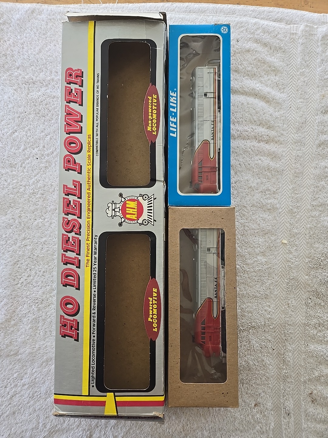 A.H.M. Santa Fe FM&DMY 16602 HO Diesel Power Powered/Non-Powered Locomotives NIB