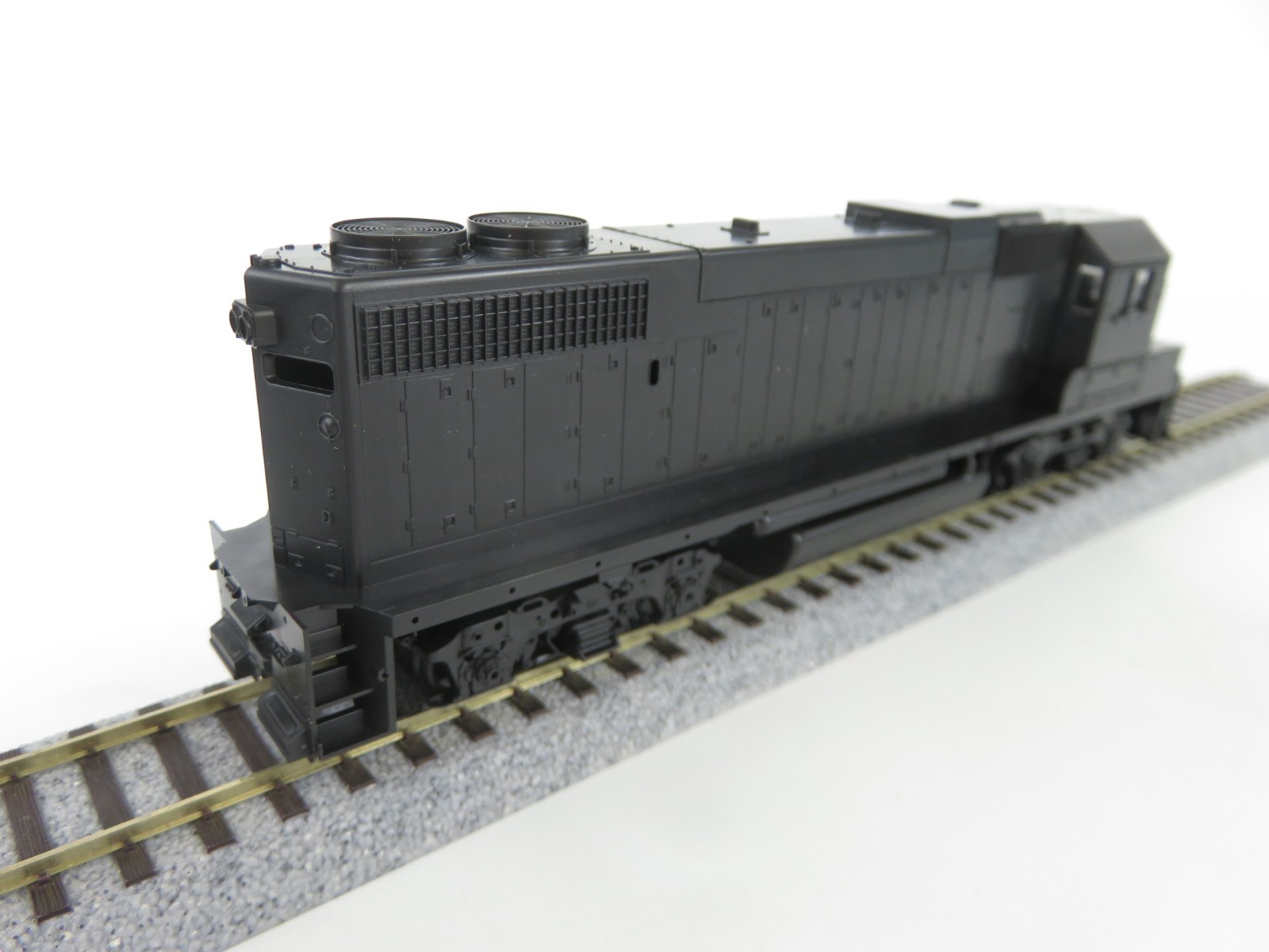 Athearn Blue Box 4662 HO Scale Undecorated EMD GP38-2 Diesel Locomotive Dummy
