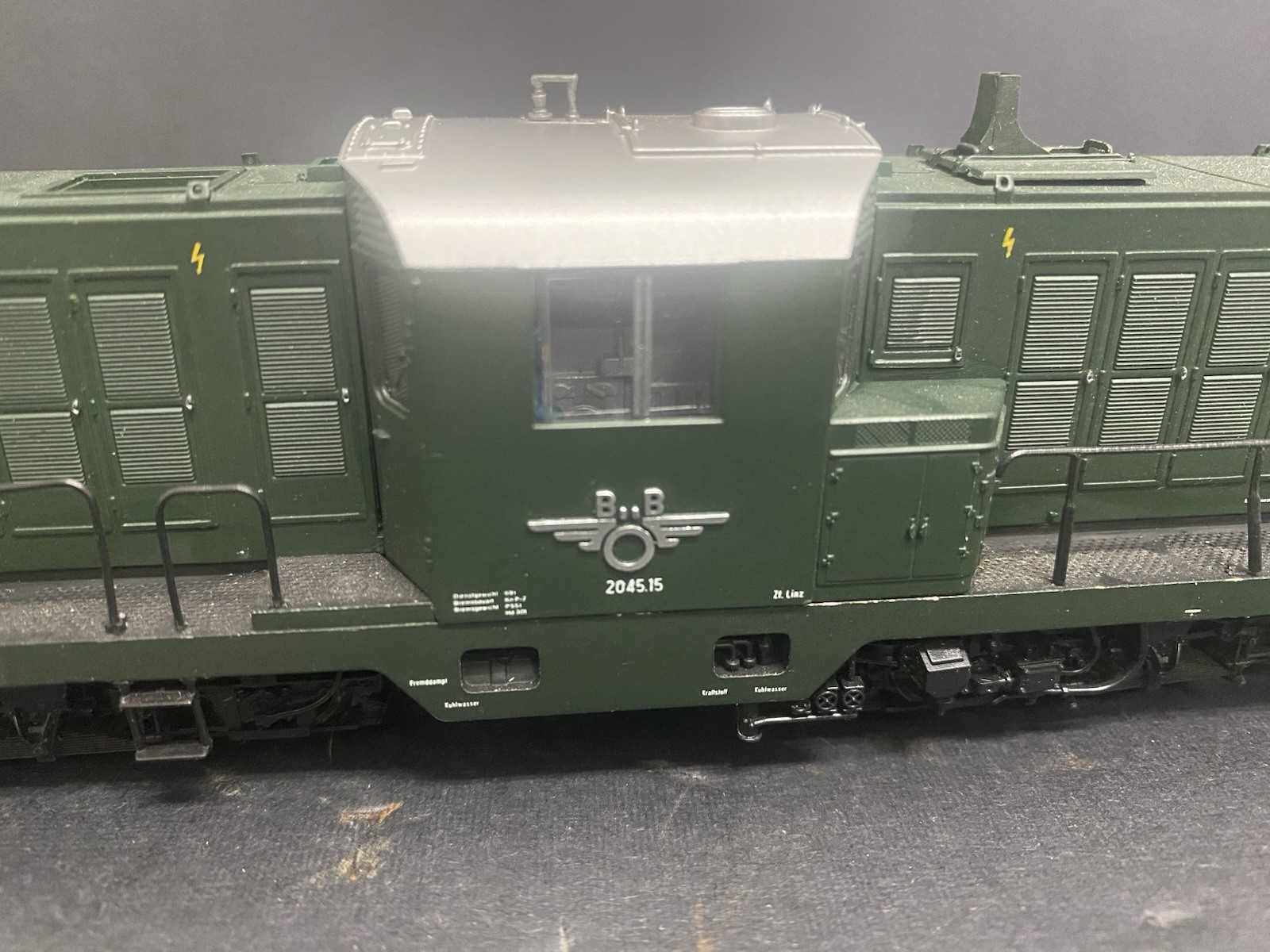 Roco 73463 Diesel Locomotive 2045.13 OBB HO scale with wrong box B9